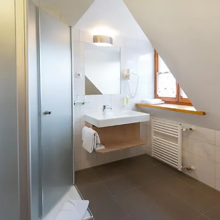 Landgasthof Vogelsang Ohg 招待所 Weichering