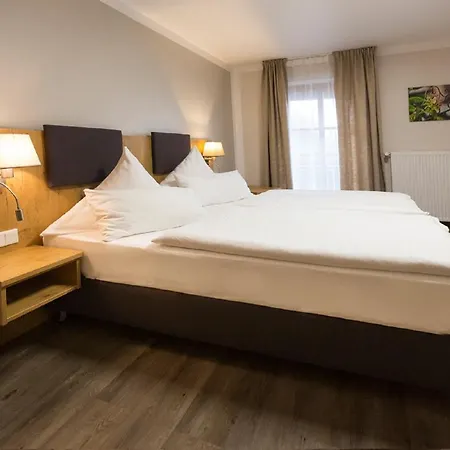 Landgasthof Vogelsang Ohg 招待所 2*